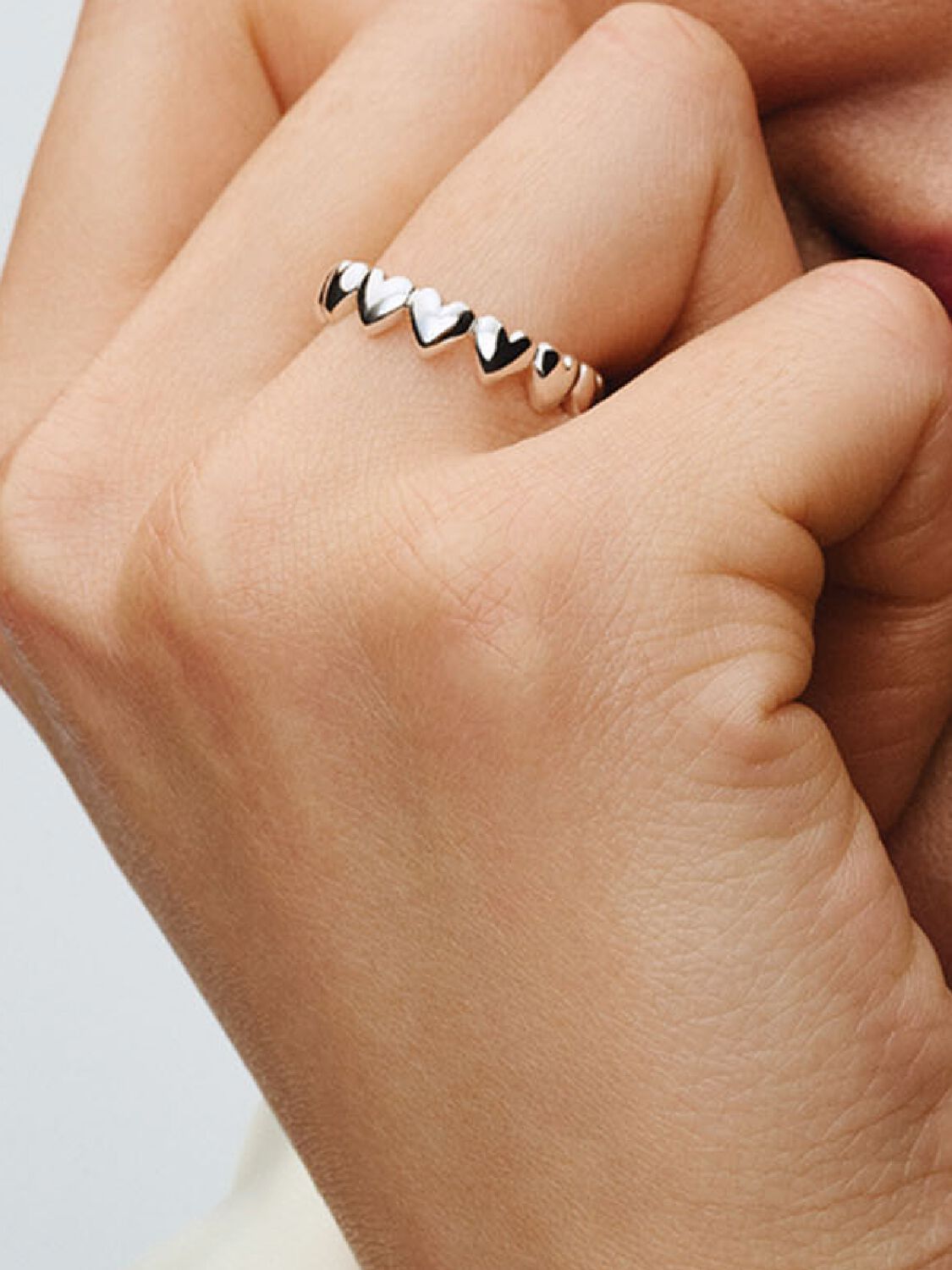 Anillo Fila de Corazones