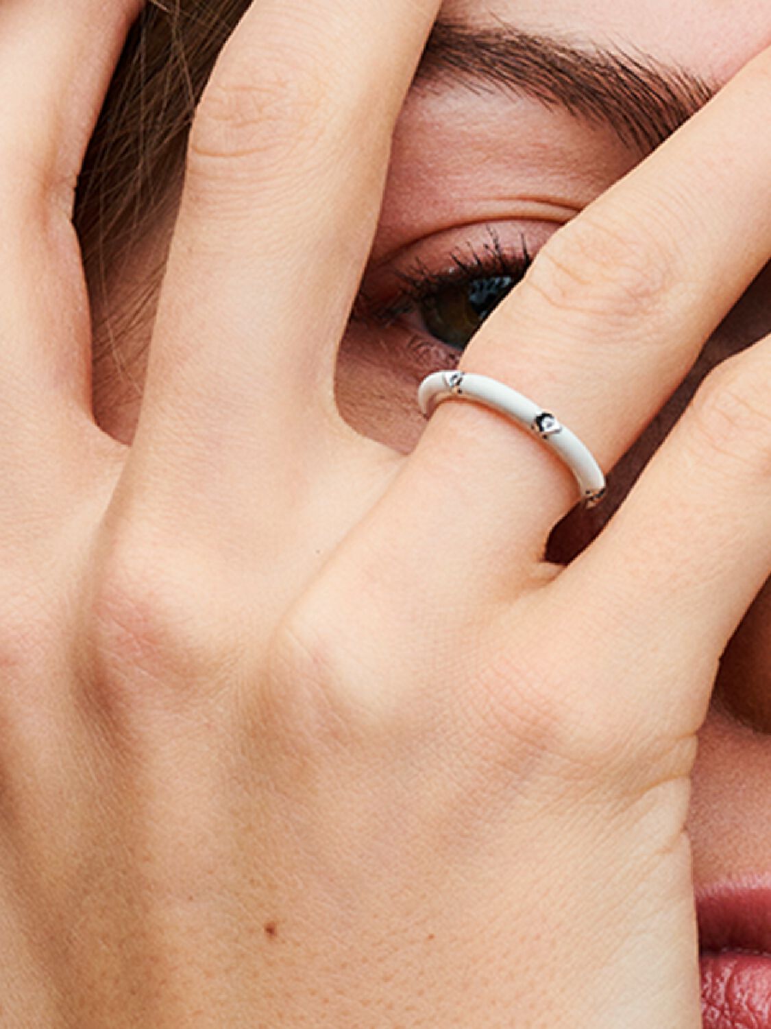 Anillo Esmalte y Gemas