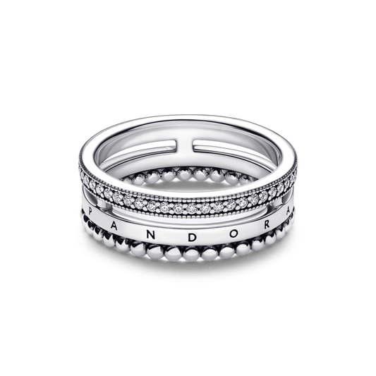 Anillo con pavé y abalorios con logotipo de Pandora Signature